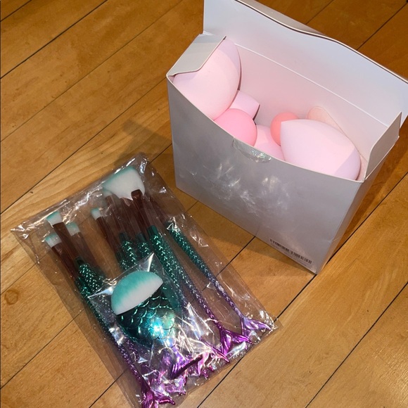 NWT 11 piece Mermaid Makeup Brush and 21 piece Sponge Set - Pink and Purple - Picture 2 of 2